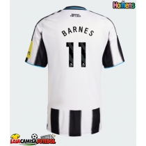 Camisa de Futebol Newcastle United Harvey Barnes #11 Equipamento Principal 2025-26 Manga Curta